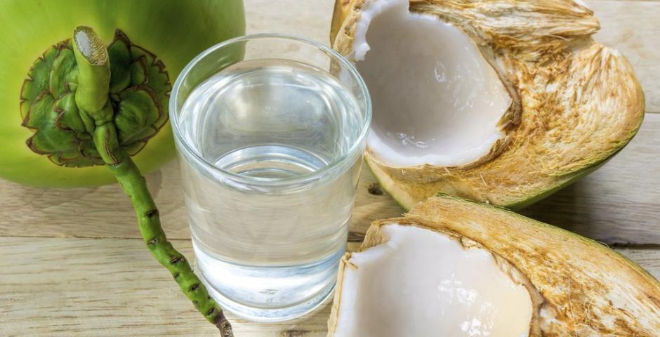 Kokosová voda přírodní oživení pro vaše tělo kratomworld prodej