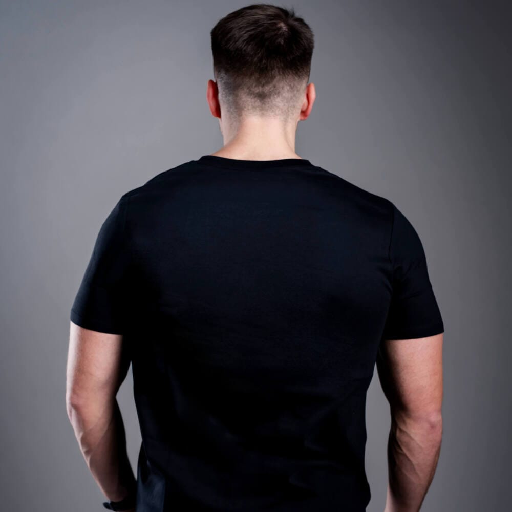 Pánské tričko Kratom World s motivem damn bro, go buy KAVA KAVA – originální merch pro milovníky kratomu a fanoušky značky Kratom World, stylový streetwear design s výrazným potiskem, pohodlné tričko pro každodenní nošení, ideální do města, na eventy i jako sběratelský kousek pro komunitu kolem kratomu back-black