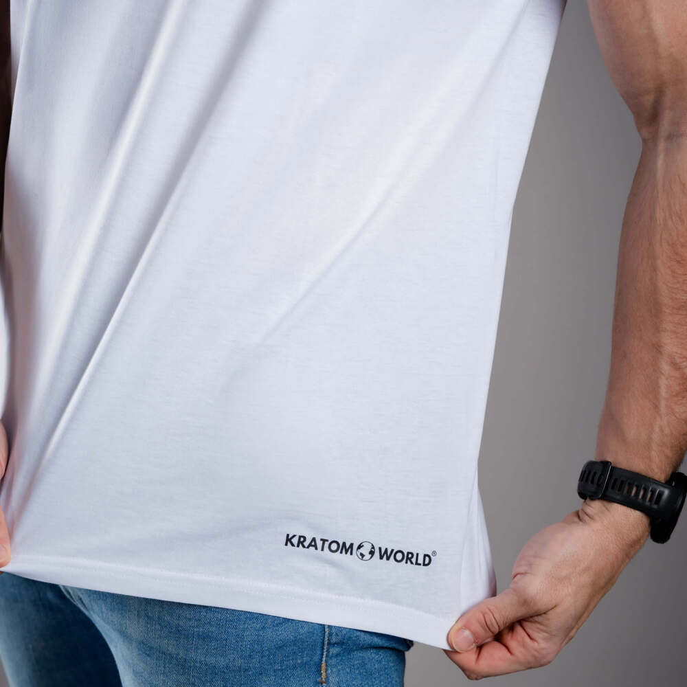 Pánské tričko Kratom World s motivem damn bro, go buy KAVA KAVA – originální merch pro milovníky kratomu a fanoušky značky Kratom World, stylový streetwear design s výrazným potiskem, pohodlné tričko pro každodenní nošení, ideální do města, na eventy i jako sběratelský kousek pro komunitu kolem kratomu close up