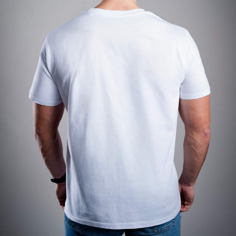 Pánské tričko Kratom World s motivem „Kratom – The Natural Way.“ – originální merch pro milovníky kratomu a fanoušky značky Kratom World, stylový streetwear design s výrazným potiskem, pohodlné tričko pro každodenní nošení, ideální do města, na eventy i jako sběratelský kousek pro komunitu kolem kratomu back