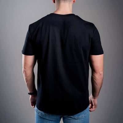 Pánské tričko Kratom World s motivem „Kratom Verified“ – originální merch pro milovníky kratomu a fanoušky značky Kratom World, stylový streetwear design s výrazným potiskem, pohodlné tričko pro každodenní nošení, ideální do města, na eventy i jako sběratelský kousek pro komunitu kolem kratomu back-black